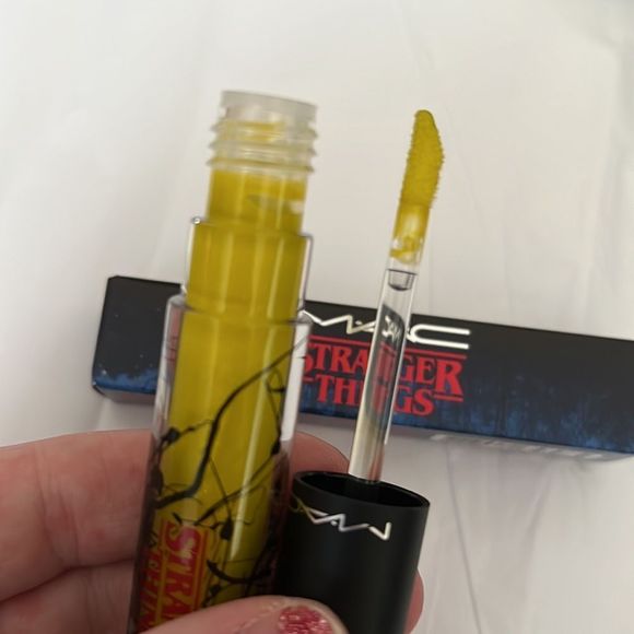 1 LEFT! Mac Stranger Things Marvelous Max Lipglass - Picture 6 of 9